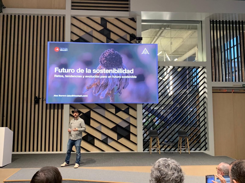 Alex Barrera presenting on sustainability and deep tech